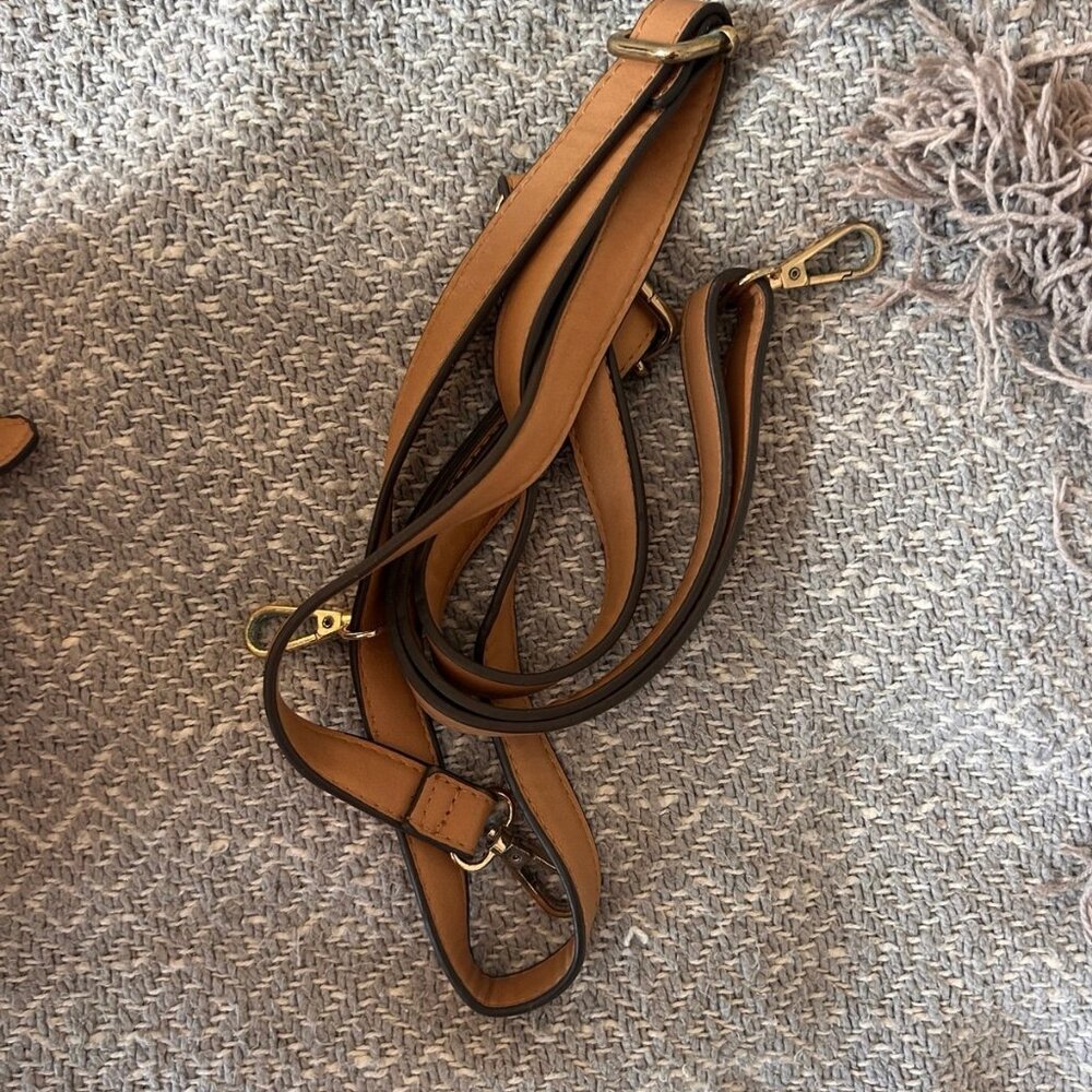 Handmade Spanish Crossbody Backpack – Woven Multicolor Flap - Picture 4 of 7
